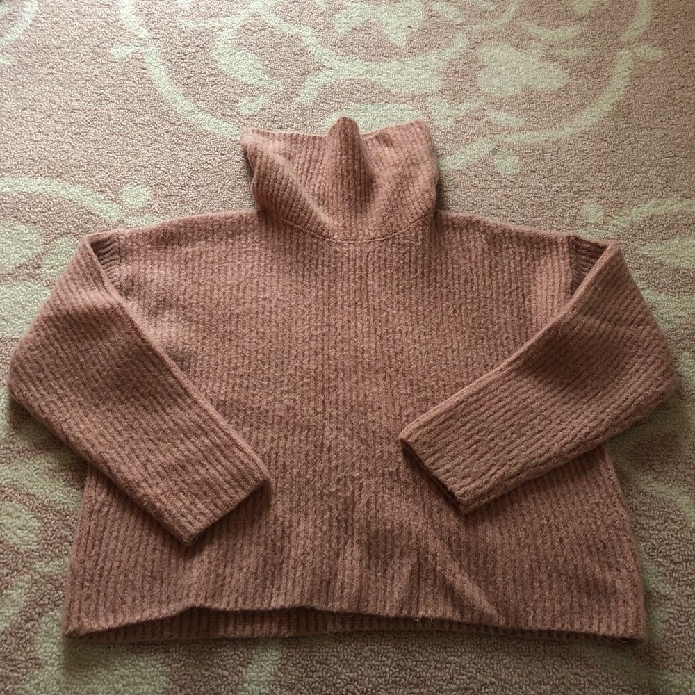 FOREVER 21 | Cropped Pink Turtleneck Sweater